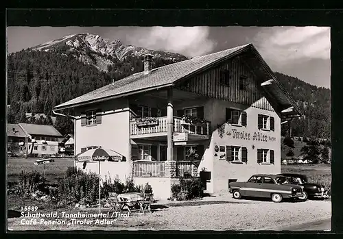 AK Schattwald /Tannheimertal, Blick auf die Café-Pension Tiroler Adler mit Autos
