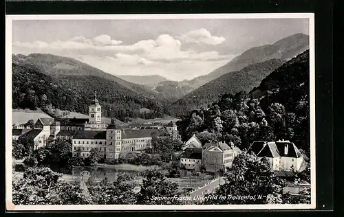 AK Lilienfeld im Traisental, Ortsansicht mit Berglandschaft, Sommerfrische