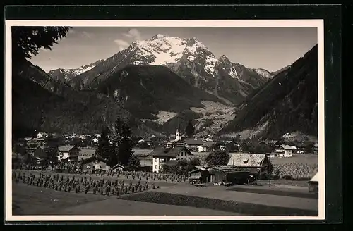 AK Mayrhofen /Zillertal, Ortsansicht vor Bergpanorama