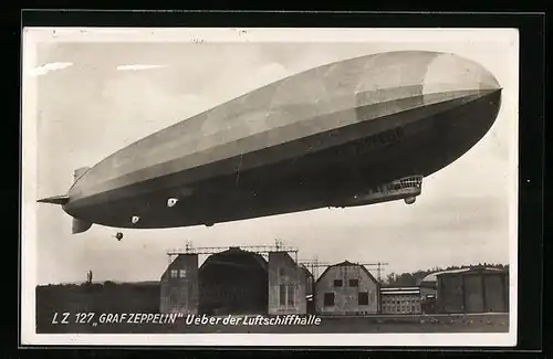 AK Luftschiff LZ127 Graf Zeppelin über der Luftschiffhalle