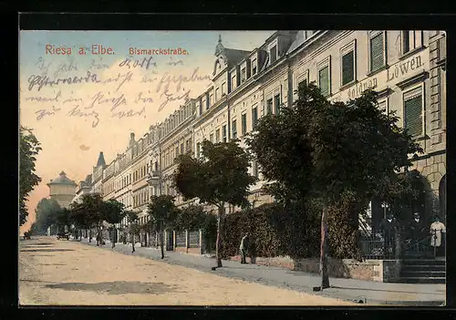 AK Riesa /Elbe, Partie in der Bismarckstrasse mit Turm