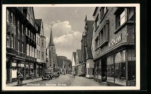 AK Gütersloh, Berliner Strasse mit Geschäften und Kirche