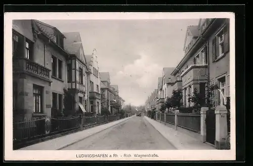 AK Ludwigshafen a. Rh., Richard Wagnerstrasse mit Bäumen