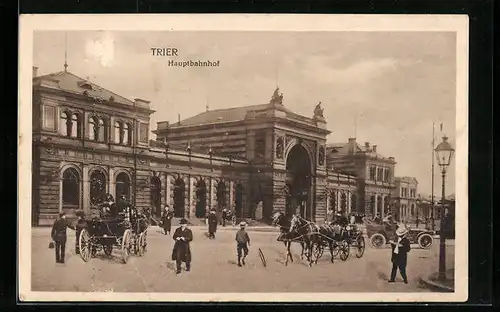 AK Trier, Hauptbahnhof mit Passanten