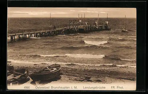 AK Brunshaupten i. M., Ostseebad, Landungsbrücke mit Booten