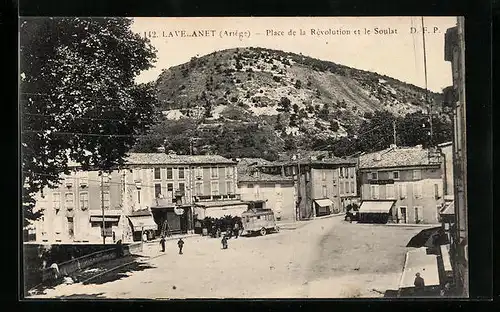 AK Lavelanet, Place de la Revolution et le Soulat, Blick auf Berg