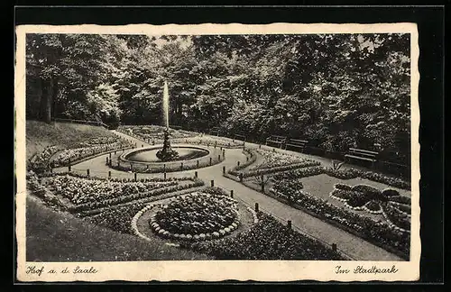 AK Hof a. d. Saale, Im Stadtpark mit Springbrunnen