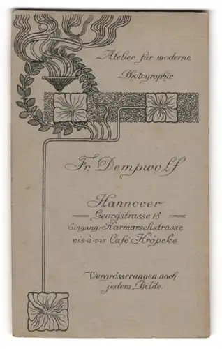 Fotografie Fr. Dempwolf, Hannover, Georgstr. 18, Feurschale und quadratische Blumen im Jugendstil