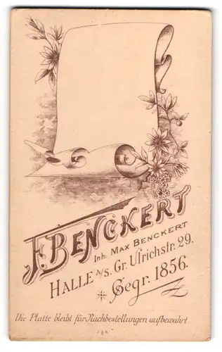 Fotografie F. Benckert, Halle / Saale, Gr. Ulrichstr. 29, leere Banderole über der Anschrift des Ateliers