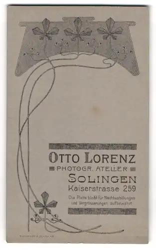 Fotografie Otto Lorenz, Solingen, Kaiserstr. 259, fünftblättrige Pflanze umrankt Anschrift des Ateliers