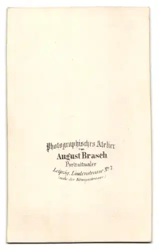 Fotografie August Brasch, Leipzig, Lindenstr. 7, Paar im Biedermeierkleid mit Haube und im Anzug mit Backenbart