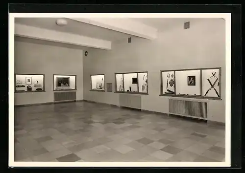 AK Solingen, Deutsches Klingenmuseum, Blick in Bestecksaal, Innenansicht