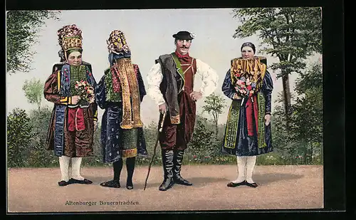 AK Mann und drei Frauen in Altenburger Bauerntrachten