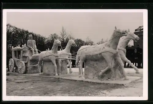 Foto-AK Eisplastik in Gestalt einer Kutsche