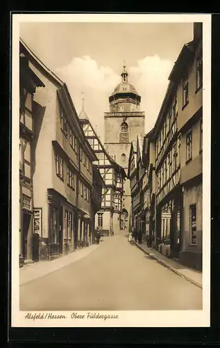 AK Alsfeld /Hessen, Strasse Obere Fuldergasse mit Geschäften und Tor