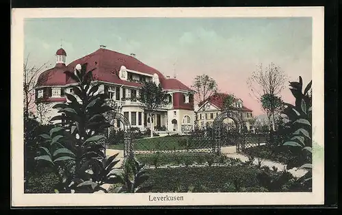 AK Leverkusen, Blick auf ein prächtiges Gebäude mit Garten