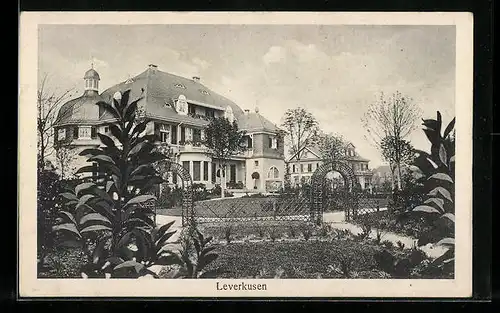 AK Leverkusen, Blick auf ein prächtiges Gebäude mit Garten