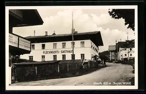 AK Mauth / Bay. Wald, Plöchingers Gasthaus und Pension mit Strasse