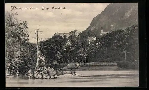 AK Marquartstein, Bayr. Hochland, Ort mit Bergkulisse