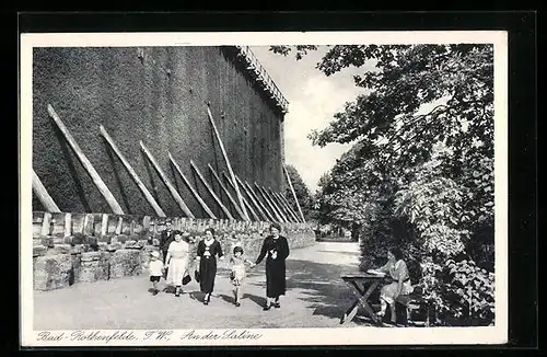 AK Bad Rothenfelde, T. W., Fussgänger an der alten Saline