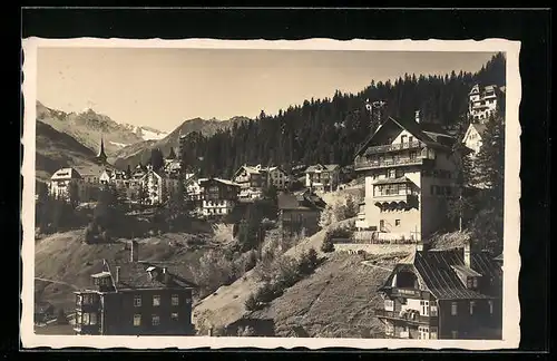 AK Arosa, Ortspartie mit Wald