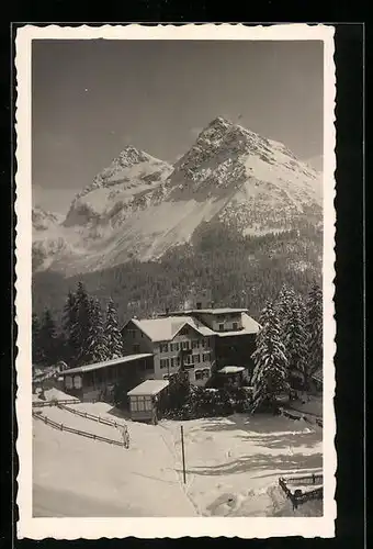 AK Arosa, Hotel Hof Arosa im Winter mit Bergpanorama