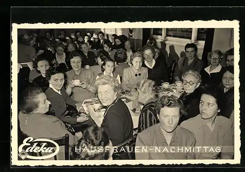 AK Frauen beim Edeka Hausfrauen-Nachmittag