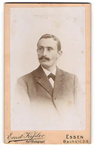 Fotografie Ernst Kessler, Essen, Bachstr. 2-6, Portrait stattlicher Herr mit Schnurrbart