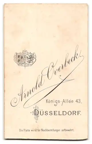 Fotografie Arnold Overbeck, Düsseldorf, Königs-Allee 43, Portrait dunkelhaariges Fräulein in weisser Bluse