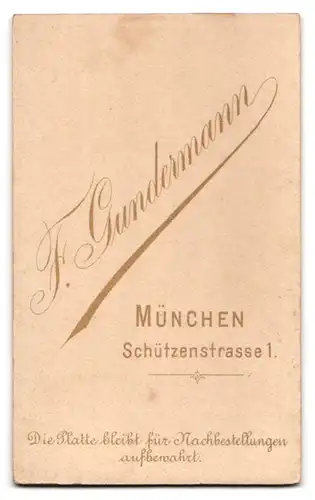 Fotografie F. Gundermann, München, Schützenstr. 1, Portrait stattlicher junger Mann im Anzug