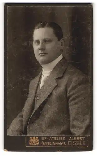 Fotografie Albert Eisele, Neuwied, Marktstr. 43, Portrait charmanter junger Mann im Jackett