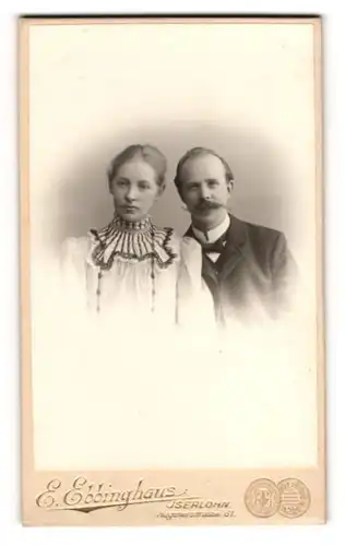 Fotografie E. Ebbinghaus, Iserlohn, Hagenerstr. 61, Portrait eines elegant gekleideten Paares