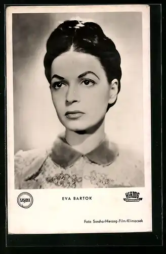 AK Schauspielerin Eva Bartok, Portrait in einer Bluse im Film Dunja