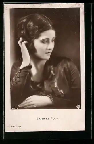 AK Schauspielerin Elizza La Porta, die Hand an den Kopf gelegt, mit nachdenklichem Blick