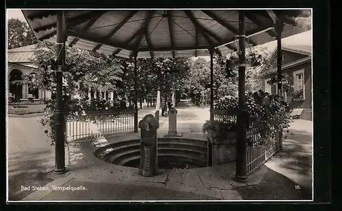 AK Bad Steben im Frankenwald, unter dem Pavillon der Tempelquelle
