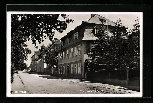 AK Herrnhut, auf der Strasse vor dem Töchterschulheim