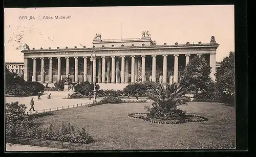 AK Berlin, Altes Museum mit Besuchern