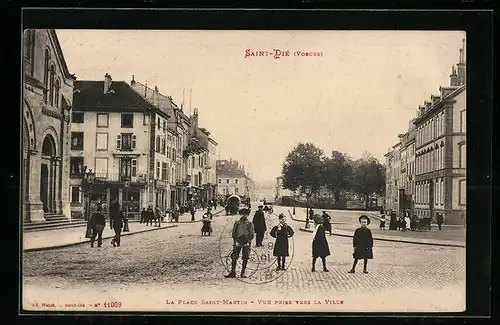 AK Saint-Die, La Place Saint-Martin, Vue prise vers la Ville