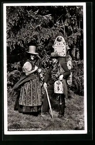 AK Schwarzwälder-Uhrenhändler in Schwarzwälder Tracht