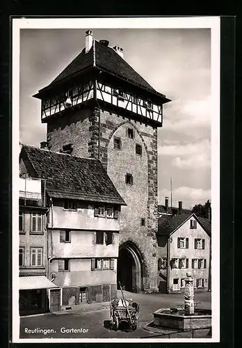 AK Reutlingen, Gartentor mit Brunnen