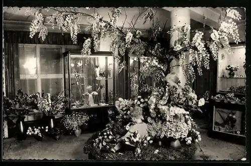 AK Sebnitz /Sächs. Schweiz, Kunstblumenschau und -verkauf des VEB Kunstblume