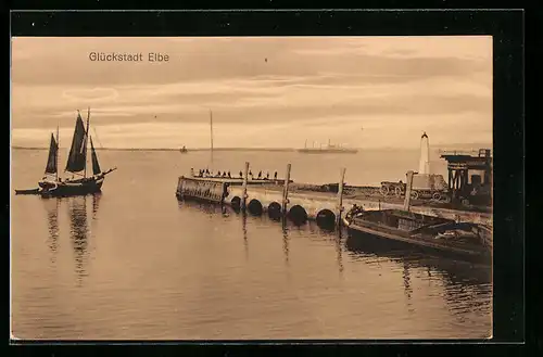 AK Glückstadt / Elbe, Steg mit Besuchern und Booten