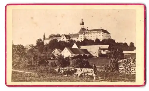 Fotografie unbekannter Fotograf, Ansicht Andechs, Blick nach dem Kloster Andechs, Bauer mit Ochsenkarren