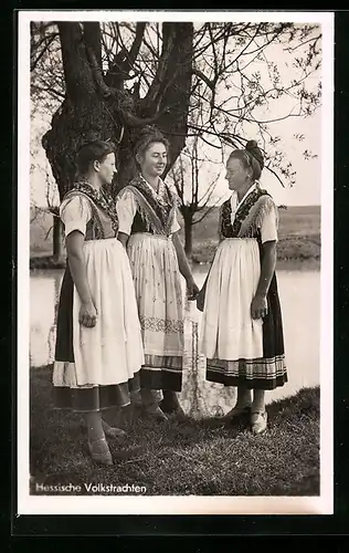 AK Frauen in hessischen Volkstrachten