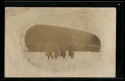 Foto-AK Fesselballon am winterlichen Boden