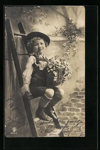 Foto-AK RPH SBW 637 /38: Lockenkopf mit Pfeife im Mund sitzt auf Leiter