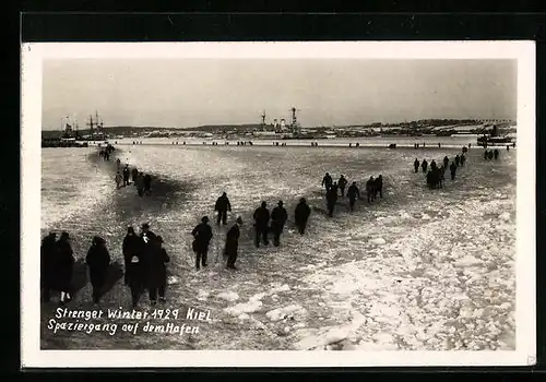 AK Kiel, Spaziergang am Hafen bei strengem Winter 1929