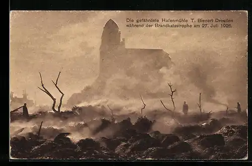 AK Dresden, Die gefährdete Hafenmühle T. Bienert während der Brandkatastrophe 1926