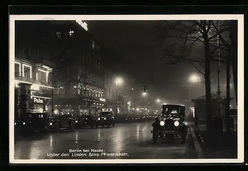 AK Berlin, Unter den Linden Ecke Friedrichstrasse bei Nacht