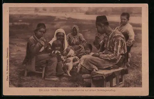 AK Schuhputzer-Familie auf einem Sonntagsausflug, Balkan